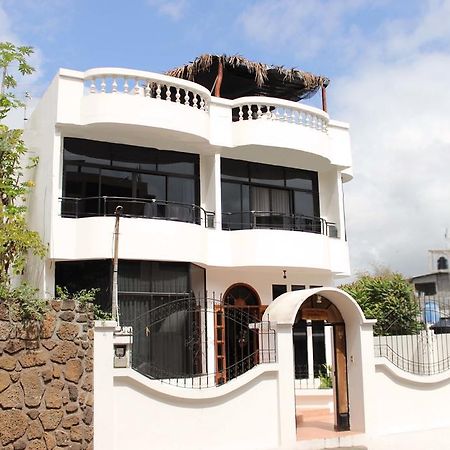 Planet House Hotel Puerto Ayora  Kültér fotó