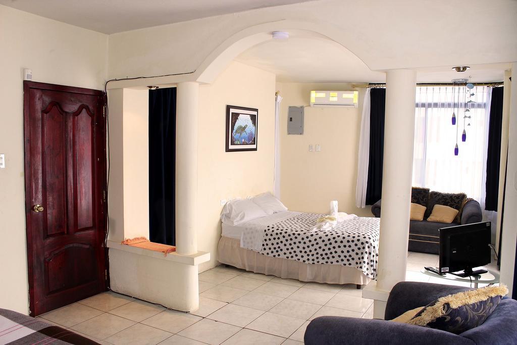Planet House Hotel Puerto Ayora  Szoba fotó