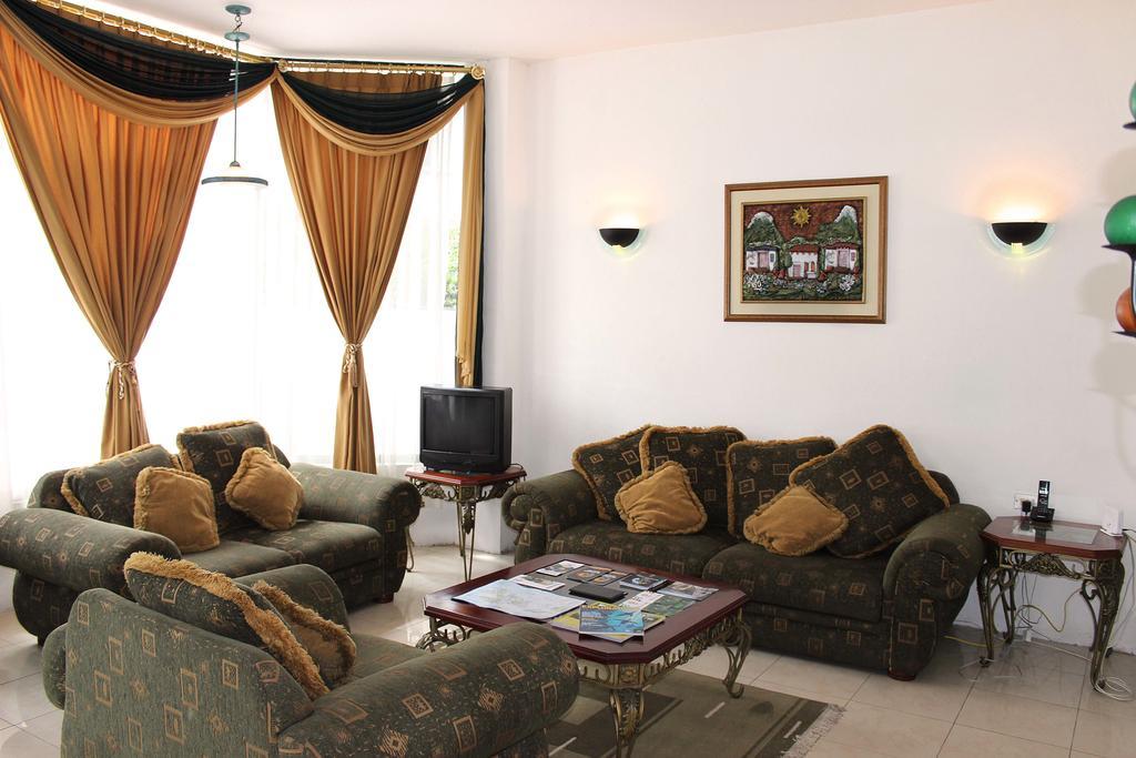 Planet House Hotel Puerto Ayora  Kültér fotó