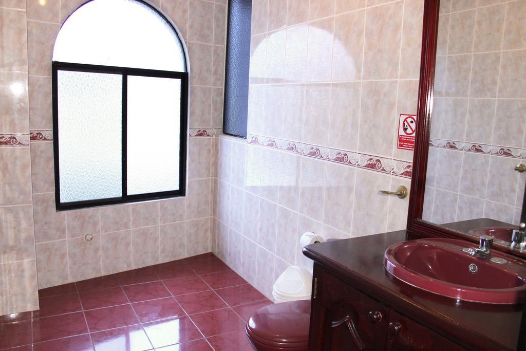 Planet House Hotel Puerto Ayora  Szoba fotó