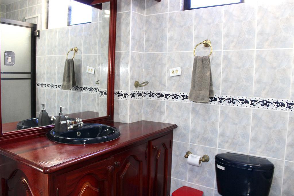 Planet House Hotel Puerto Ayora  Szoba fotó